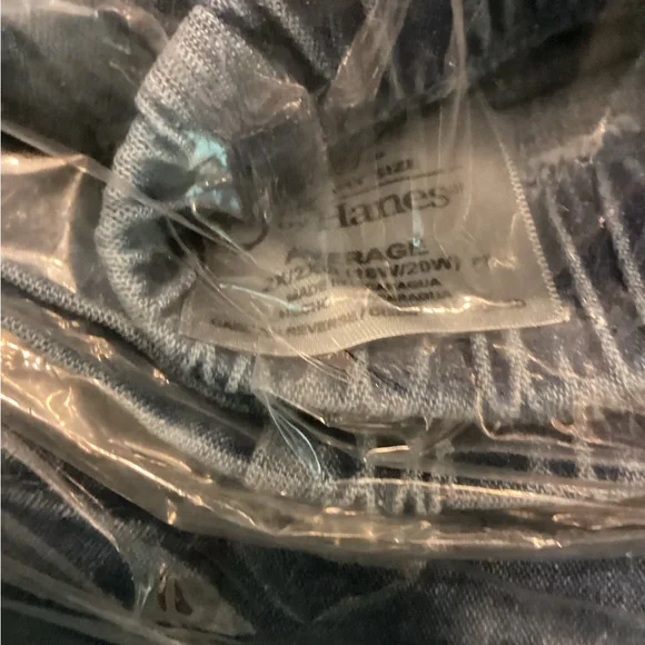 Ladies jeans, never worn. - Picture 10 of 12